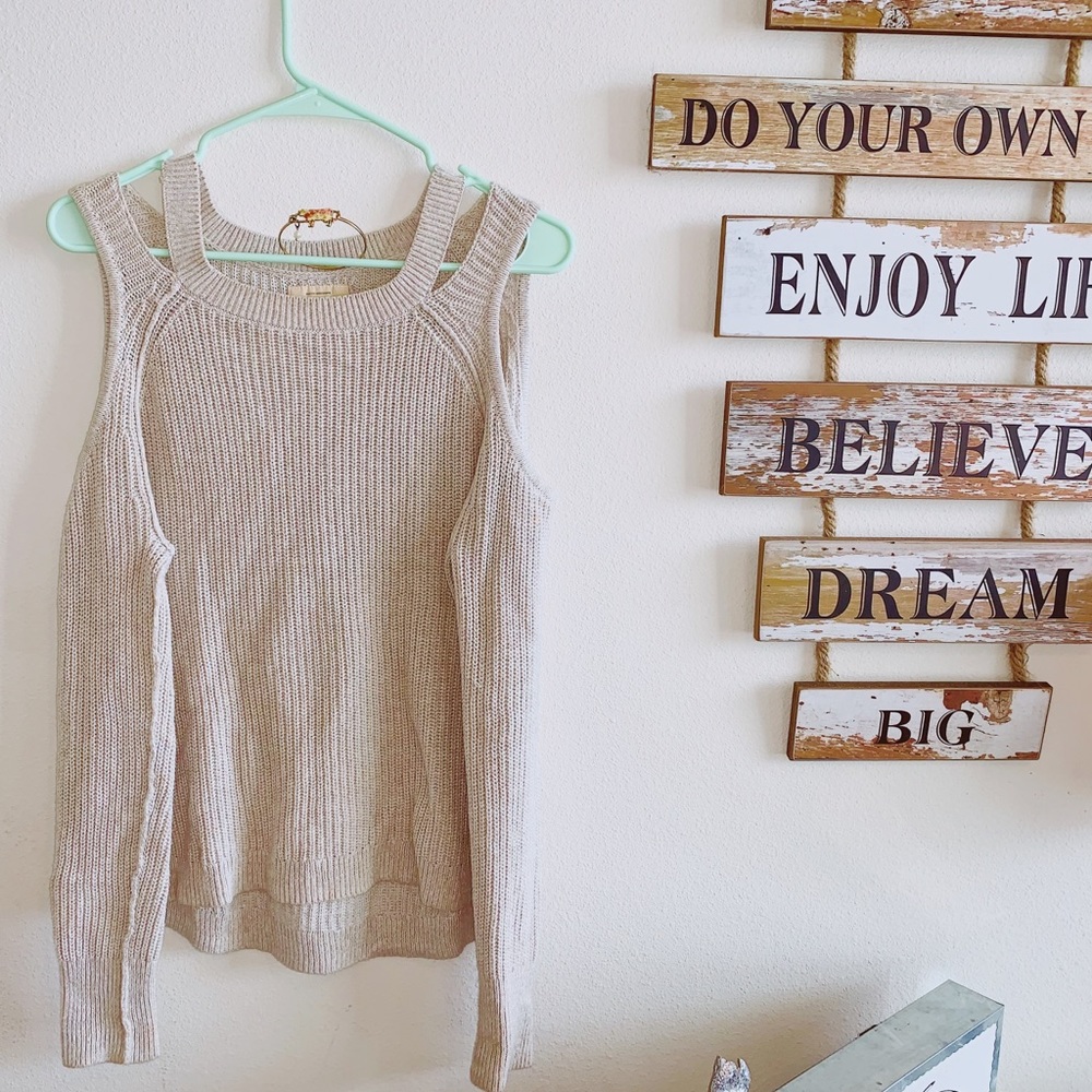 cute Hollister long sleeve with open shoulders!